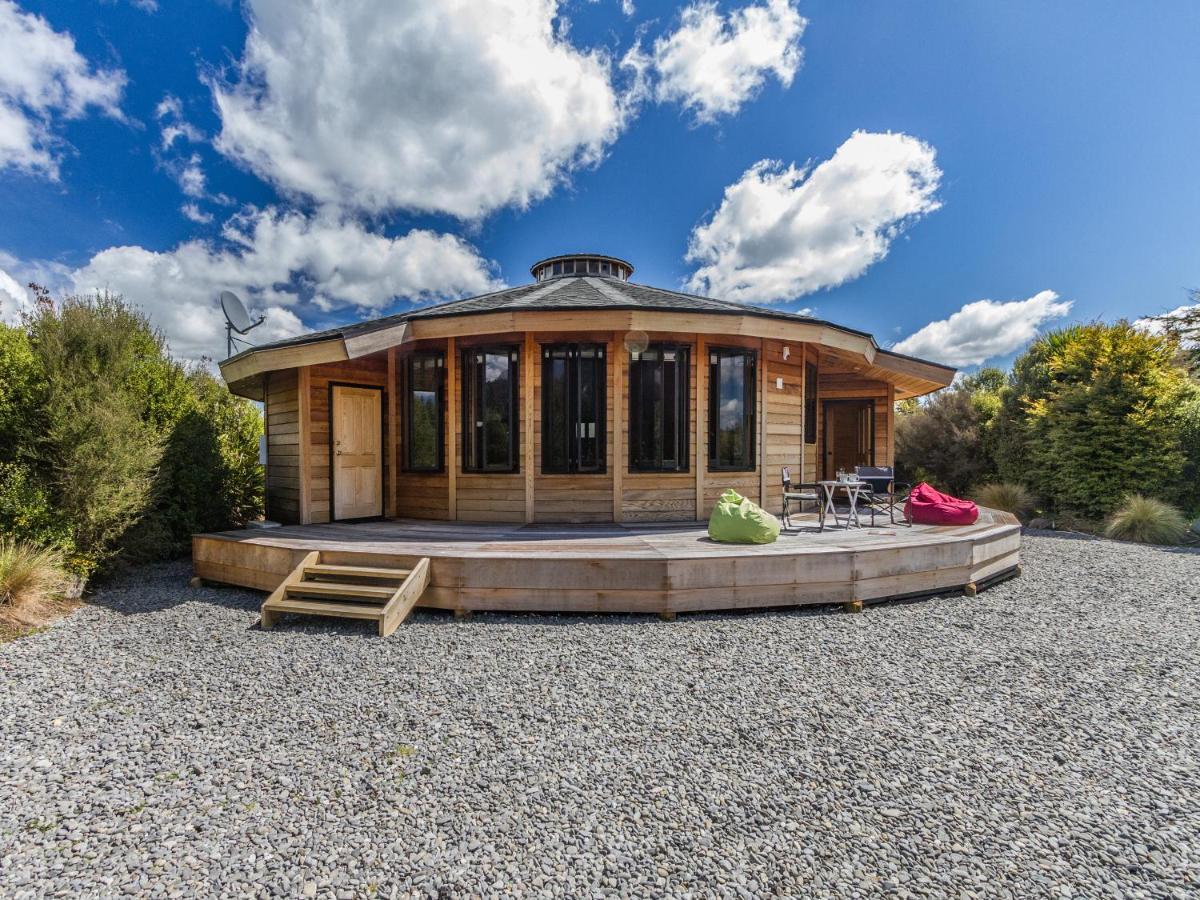 The Snowglobe - Ohakune Modern Yurt Style Chalet Exterior photo