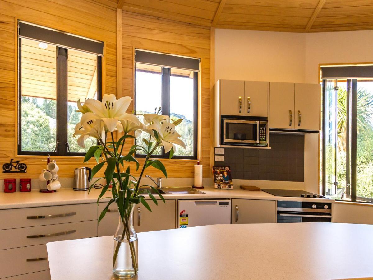 The Snowglobe - Ohakune Modern Yurt Style Chalet Exterior photo