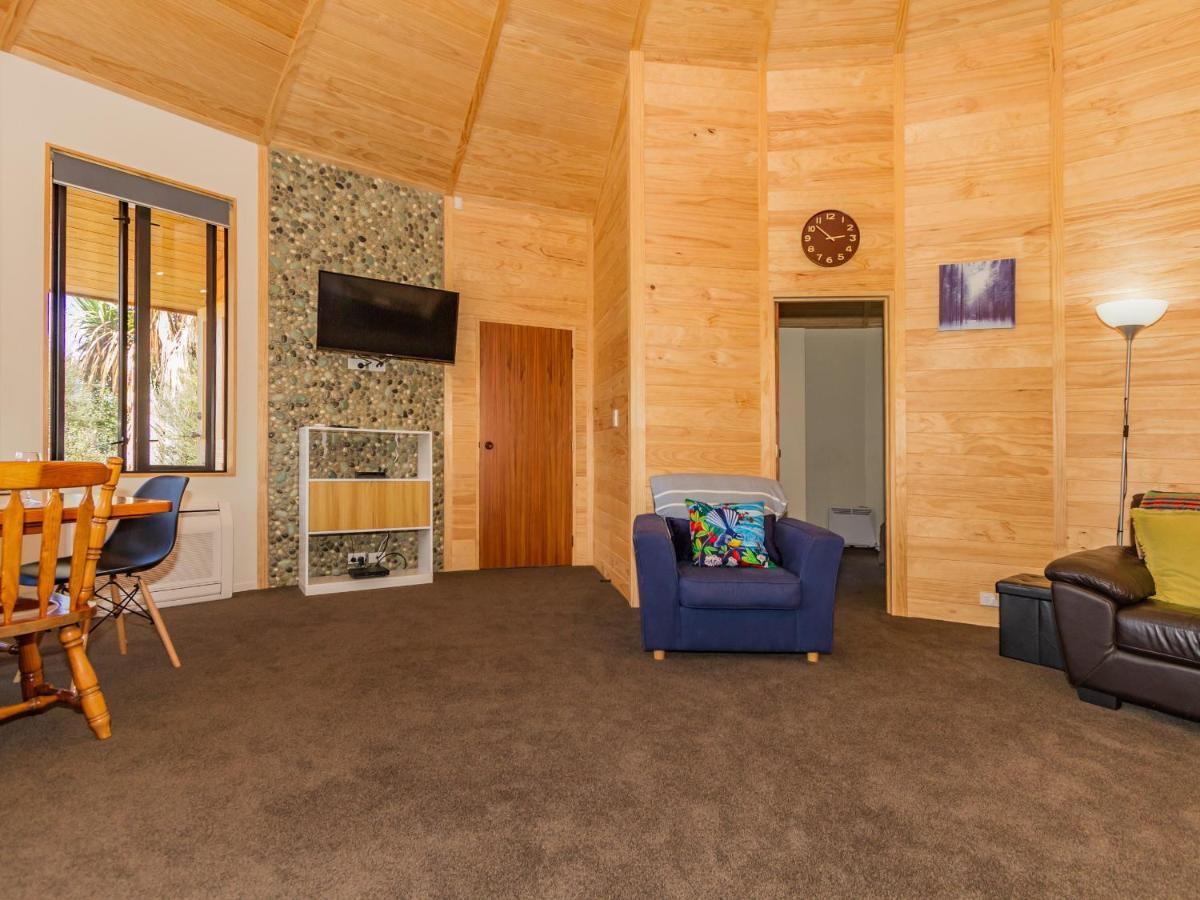 The Snowglobe - Ohakune Modern Yurt Style Chalet Exterior photo
