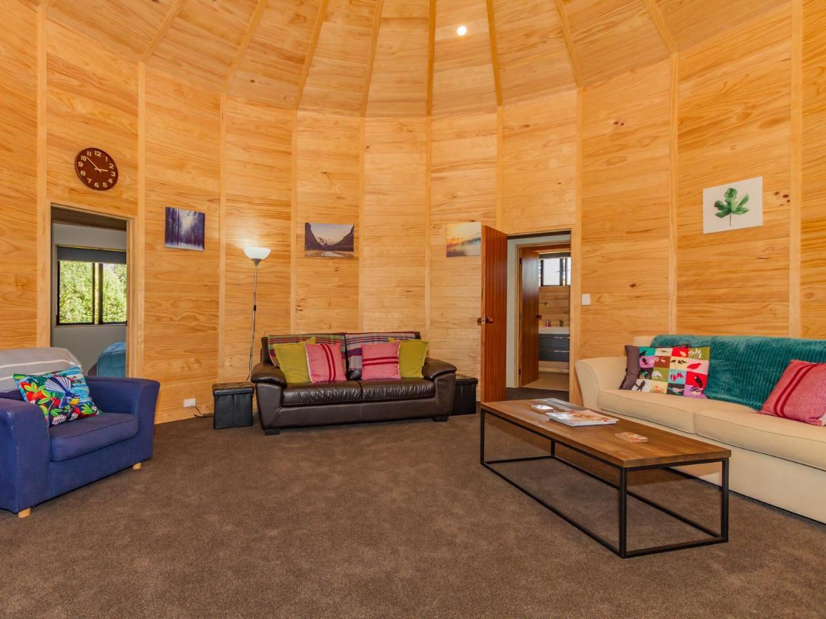 The Snowglobe - Ohakune Modern Yurt Style Chalet Exterior photo