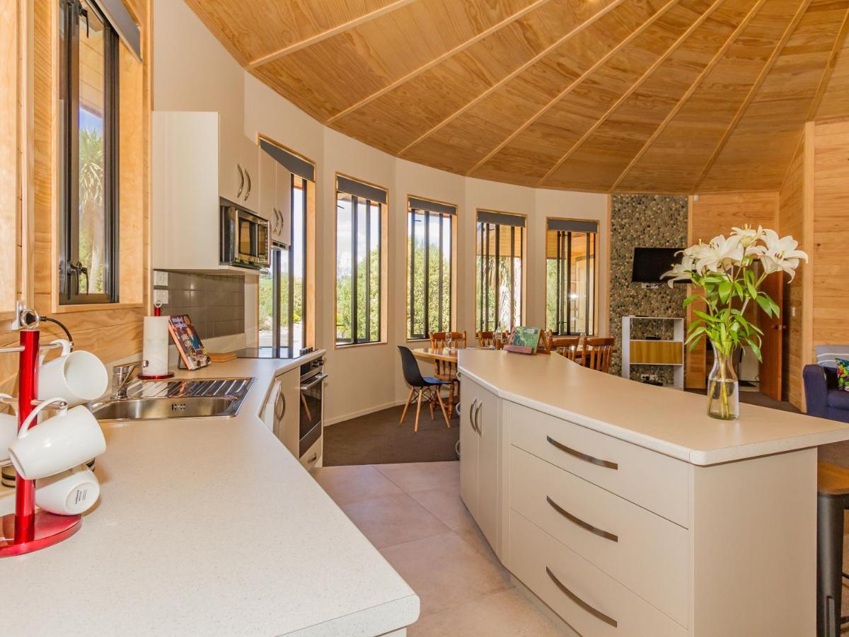 The Snowglobe - Ohakune Modern Yurt Style Chalet Exterior photo