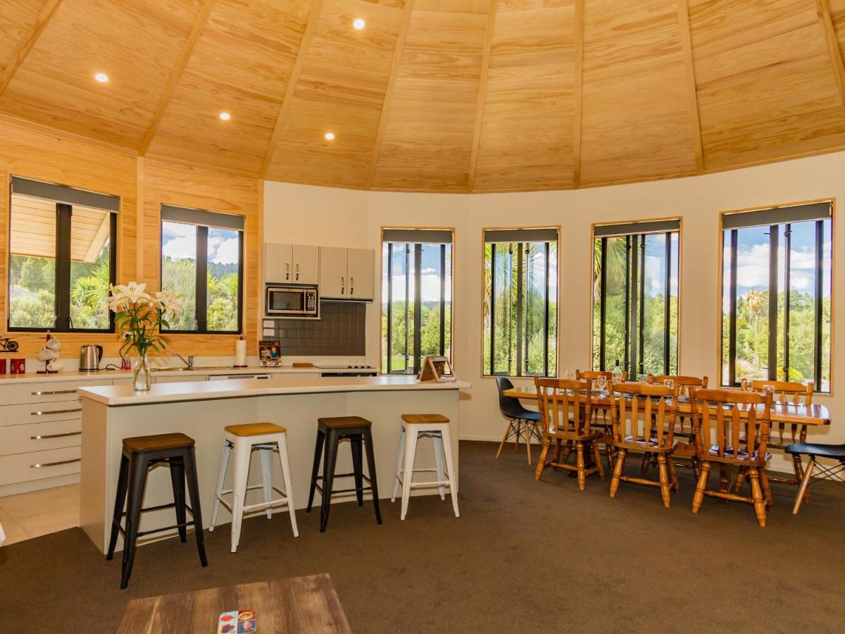 The Snowglobe - Ohakune Modern Yurt Style Chalet Exterior photo